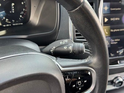 2017 Volvo XC90 T6 Momentum