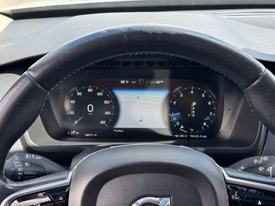 2017 Volvo XC90 T6 Momentum