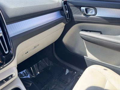 2019 Volvo XC40 Momentum